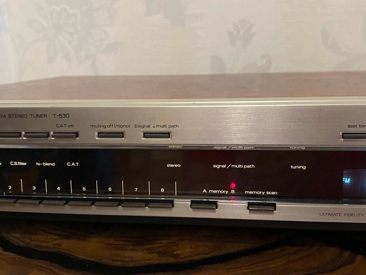Стереотюнер  Luxman T-530