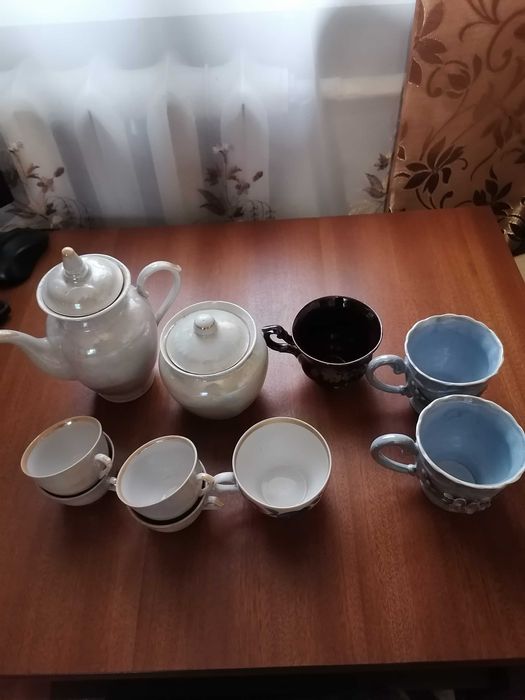 отдам бесплатно кружки сервиз
