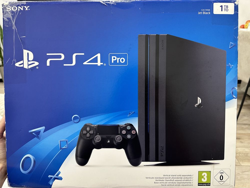 PS 4 pro з двома джойстиками