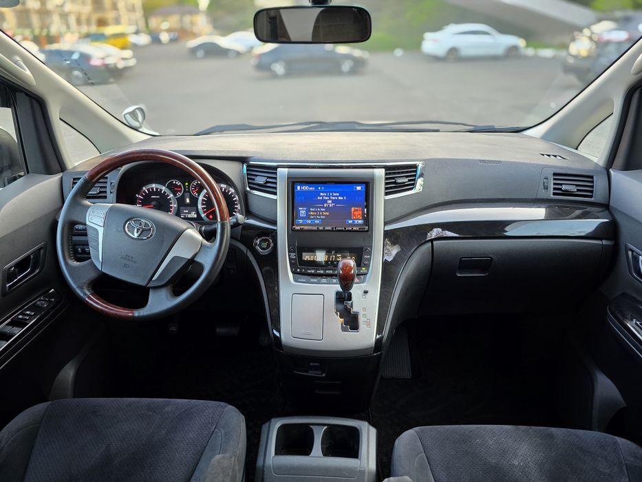Toyota Vellfire 2,4 CVT 2010 7 мест