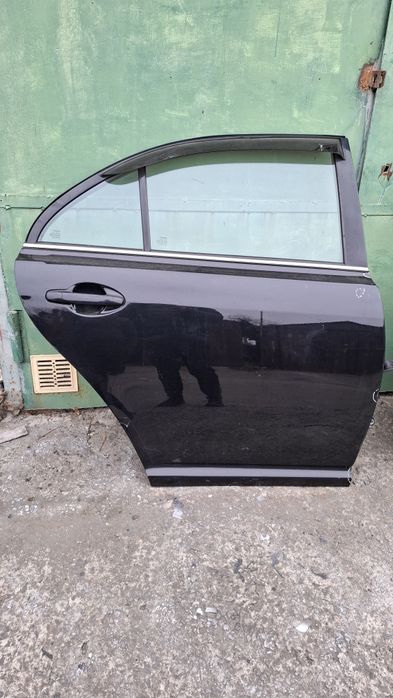 Двері Toyota Avensis T25 liftback двері задні авенсіс т25