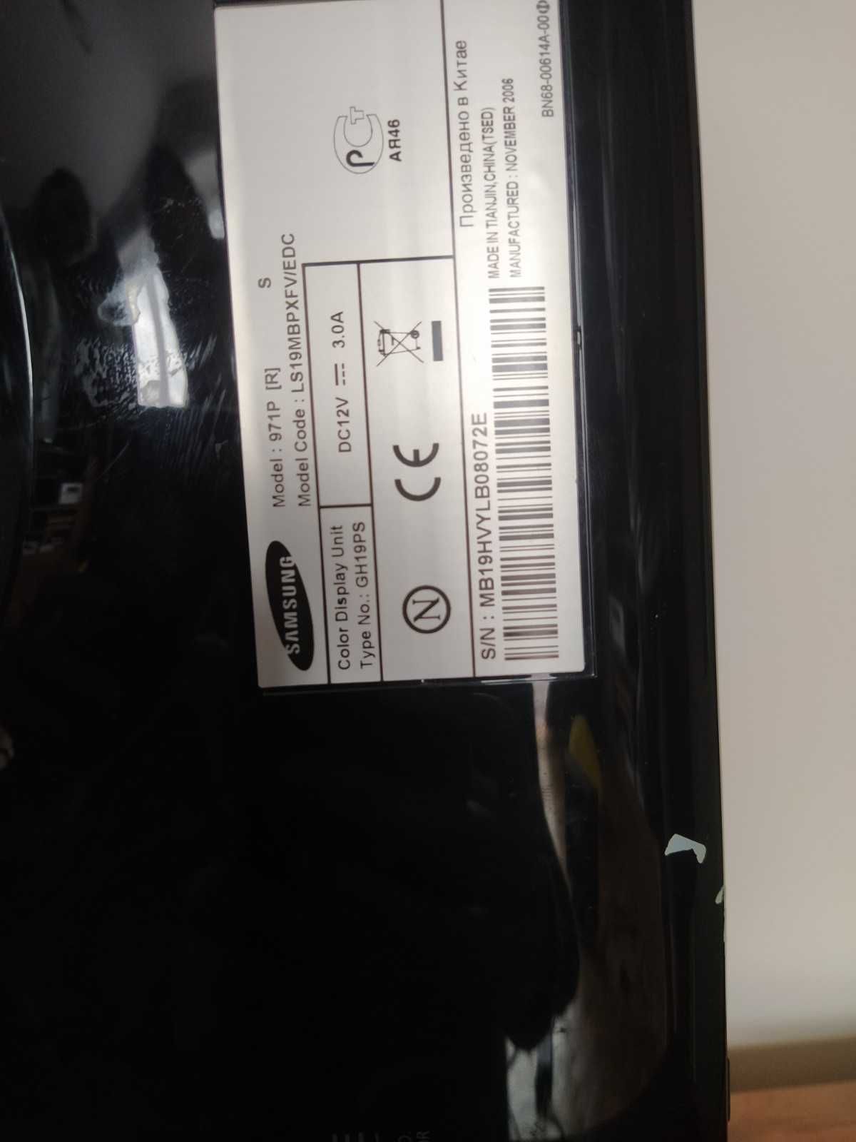 Monitor SAMSUNG SyncMaster 971p  19 cali Pivot 2 USB 2.0 DVI SPRAWNY