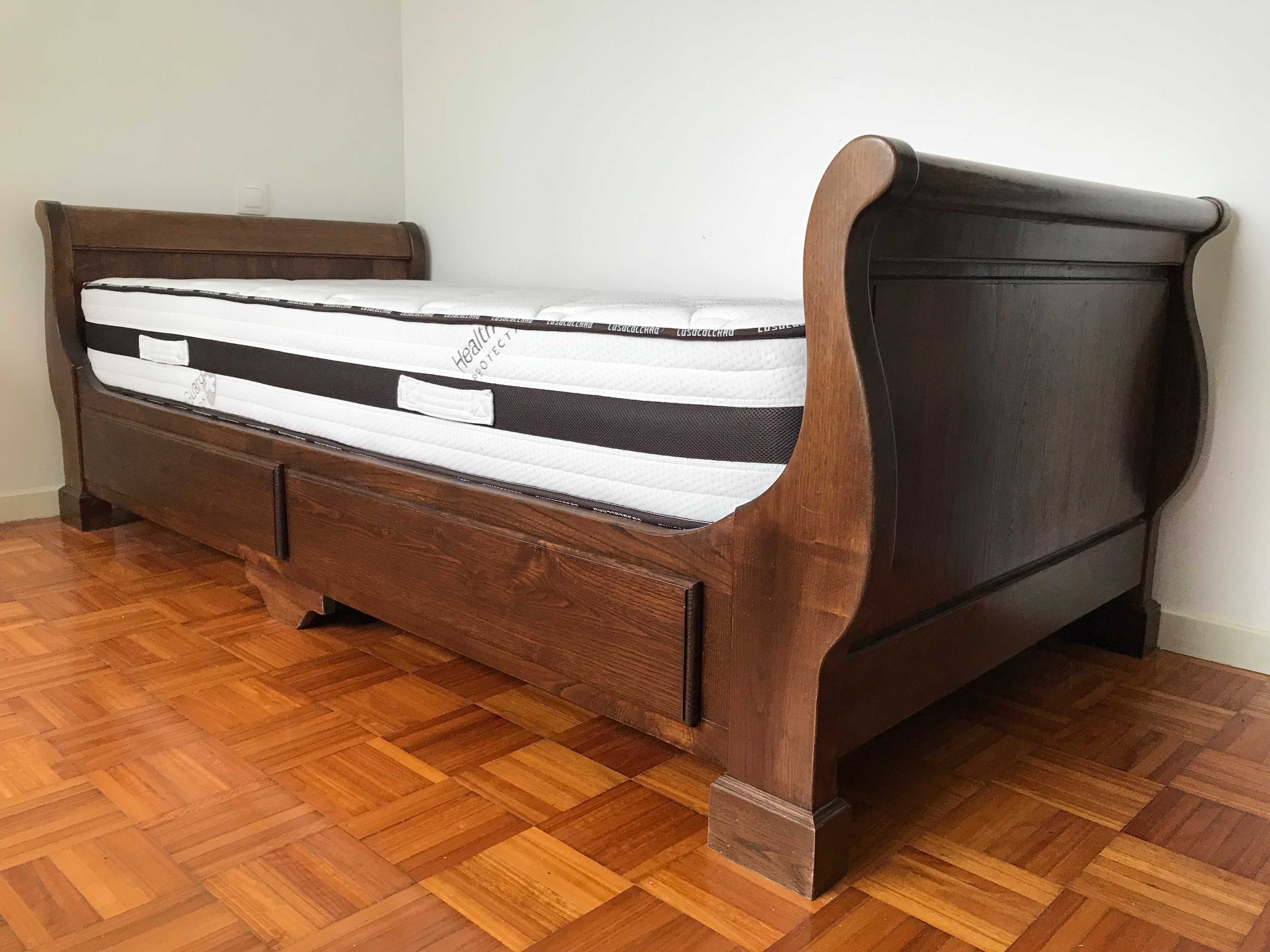 Cama de solteiro com colchão e mesa de cabeceira + oferta