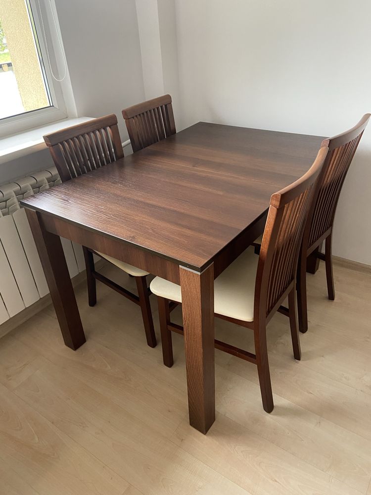 Meble - komoda, stół z krzesłami, stolik rtv, stolik mały