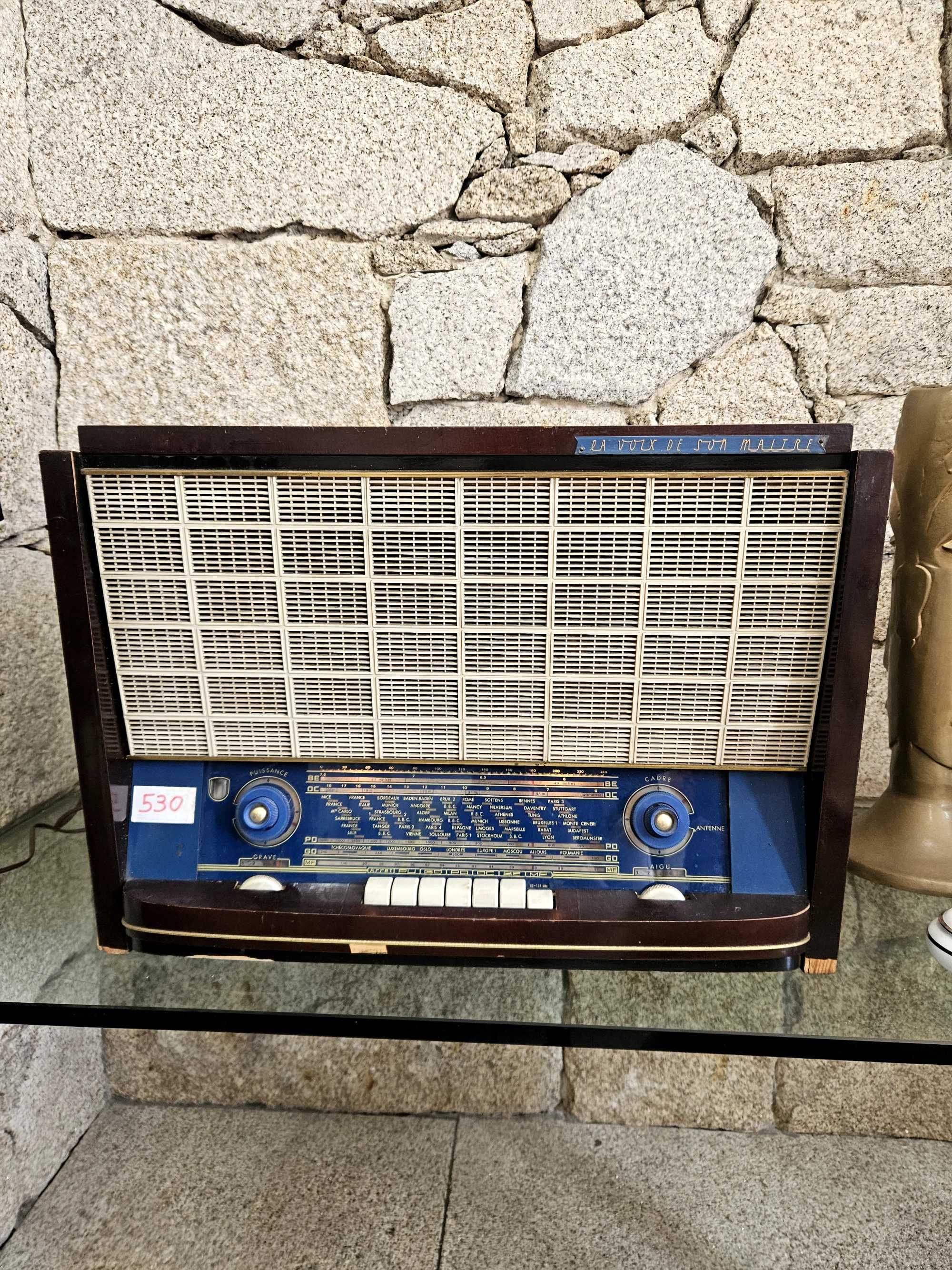 Rádio La Voix de Son Maitre