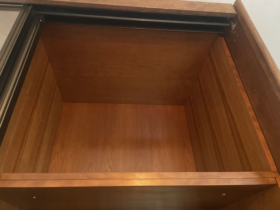 Roupeiro de quarto em madeira maciça