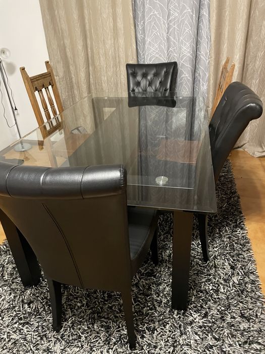 Mesa e móvel de sala