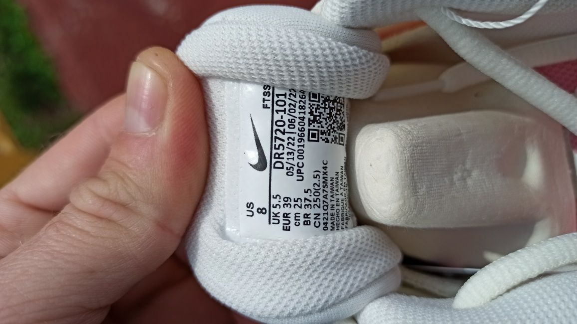 Оригінал Кросівки Nike Air Zoom Bella 6 DR5720-101 Найк 39 Аир Зум