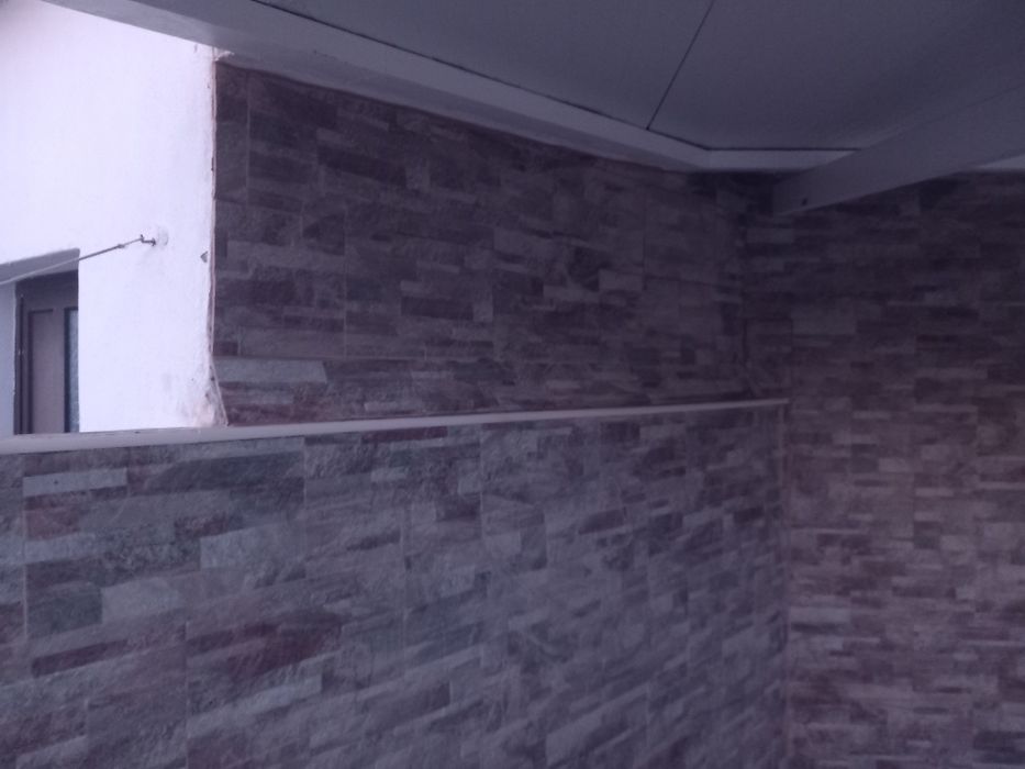 Realizo pequenas obras e pinturas