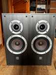 Kolumny Wharfedale E200i z kablami