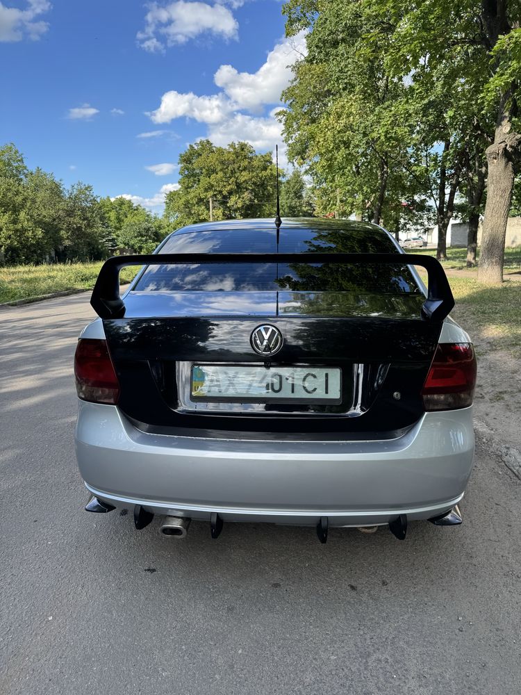 Polo sedan 1.6 (2011г)