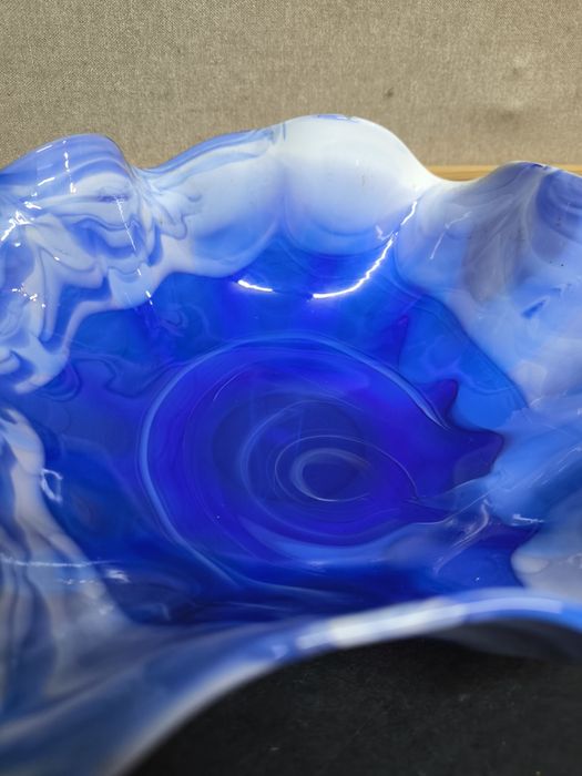 Centro de Mesa em Vidro Artístico - Azul Cobalto e Branco (Estilo Mura