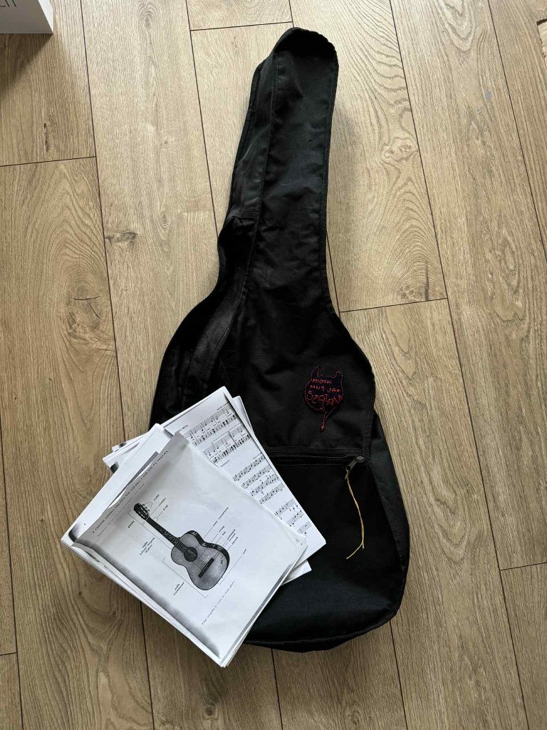 Gitara klasyczna pokrowiec nuty