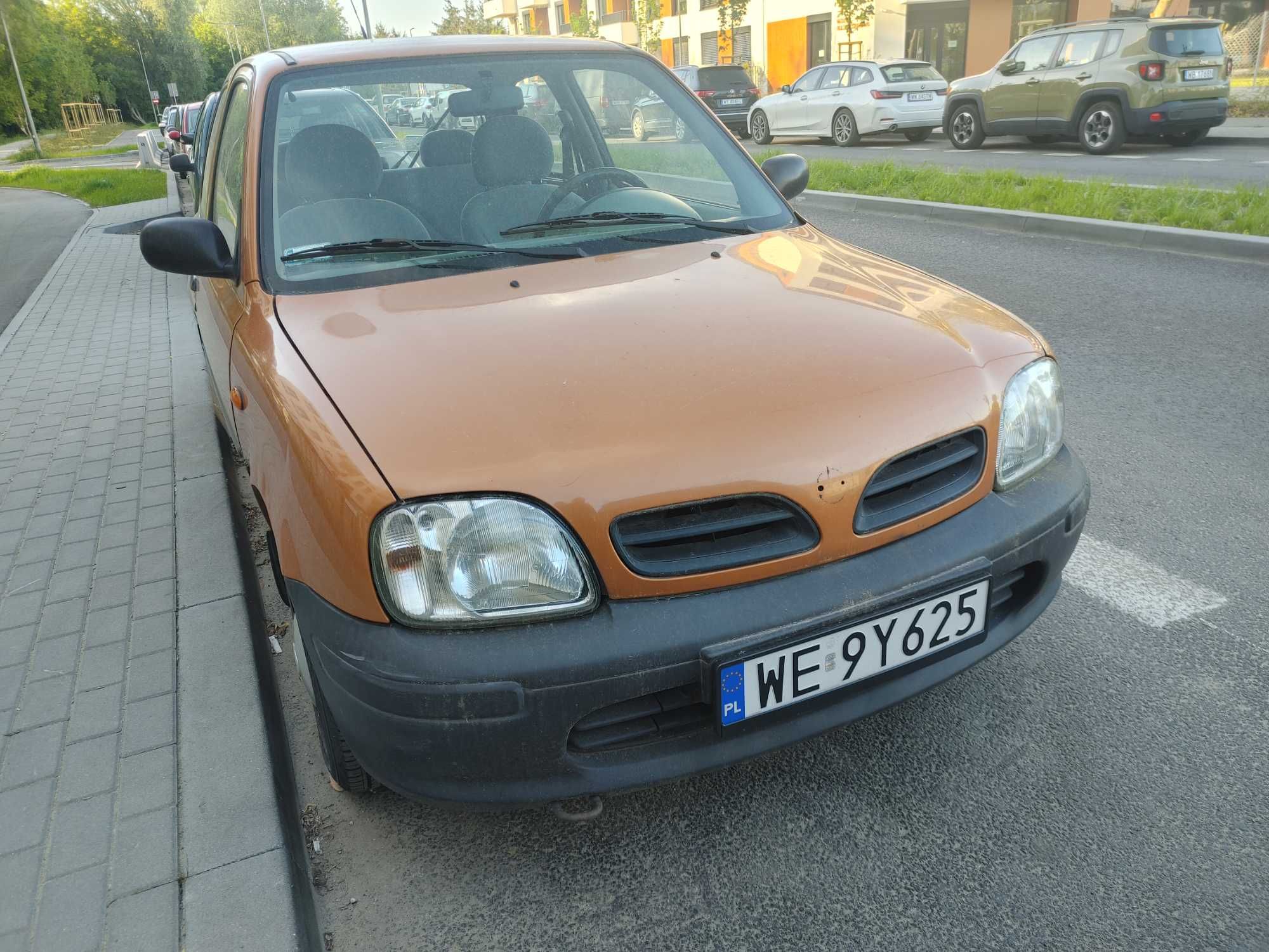 Nissan Micra 1.0 pomarańczowy