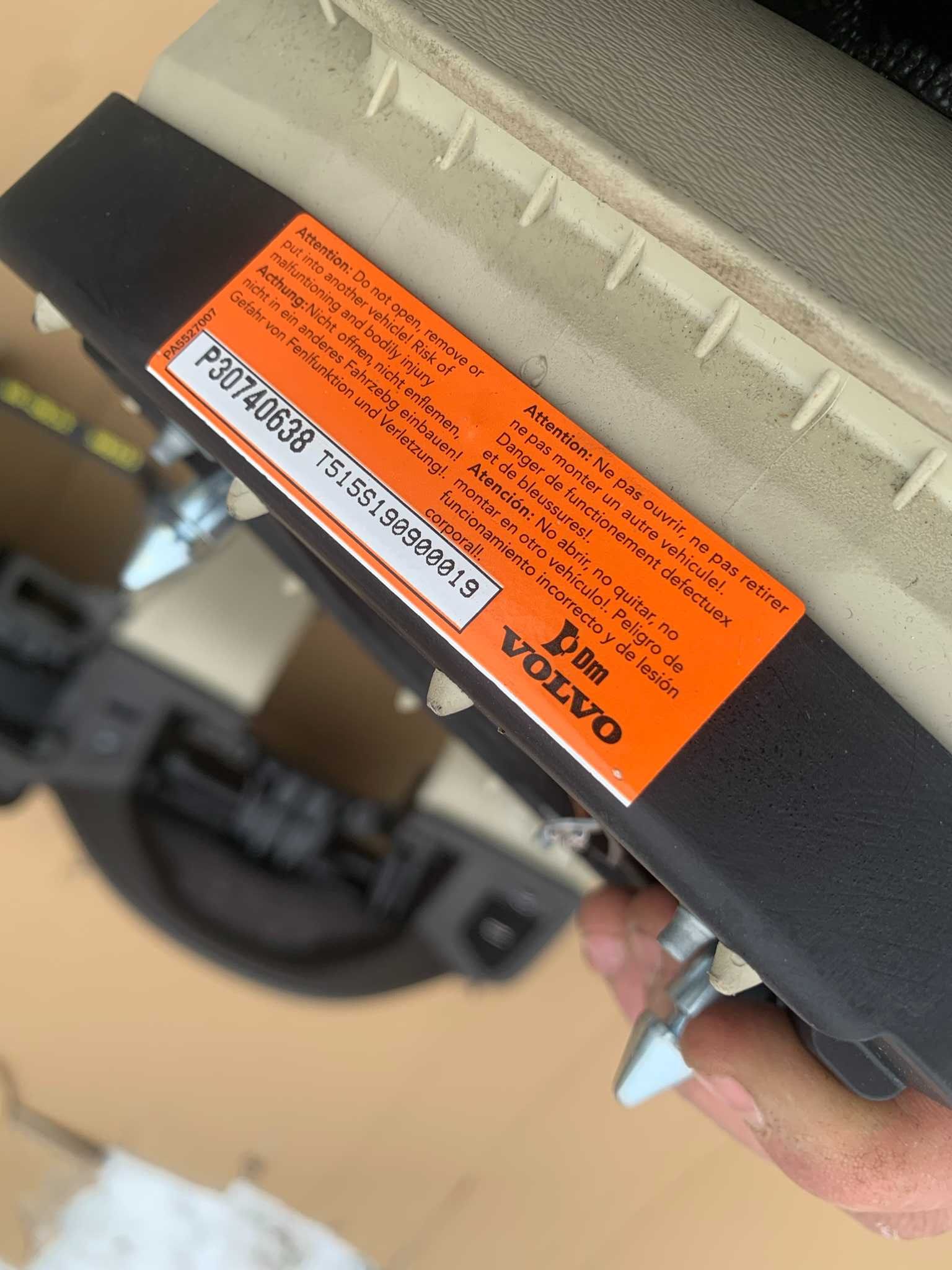 Deska rozdzielcza konsola z poduszka pasażera Volvo XC60 I RADAR