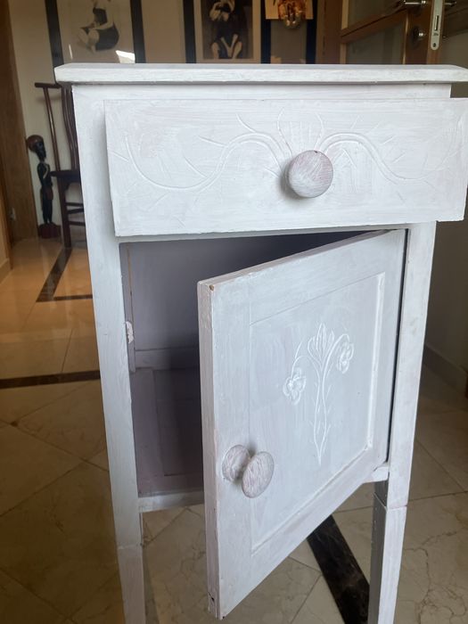 Mesa de apoio de madeira, rosa claro estilo area store Zara Home