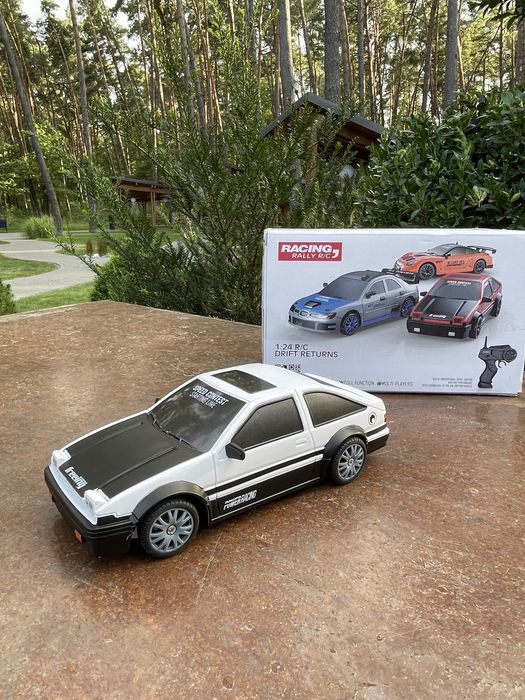 Машинка на пульті. Машинка на радіокеруванні. Дрифт машинка. Тойота.