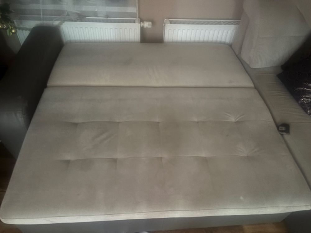 Sprzedam narożnik 250x 180 cm dlugość calkowita.