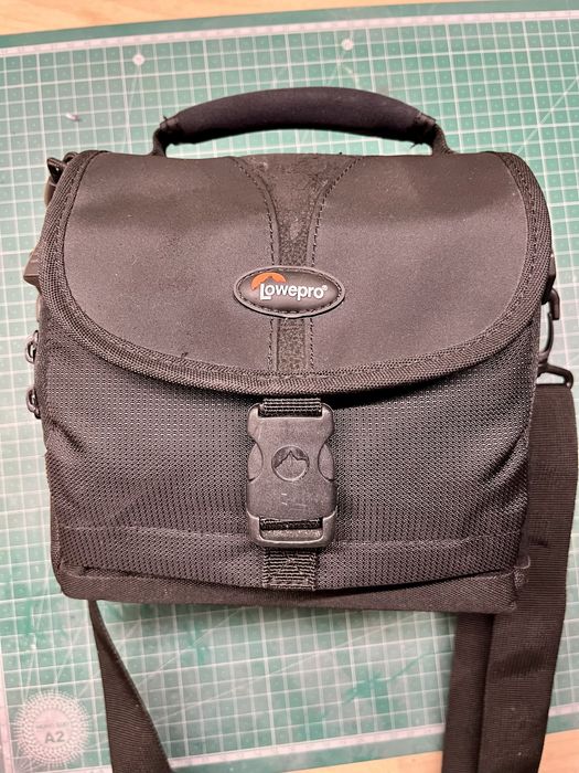 Canon EOS M + Macro lens + Flash + Bag