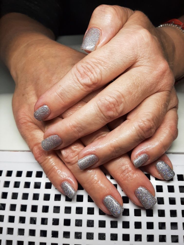 Manicure hybrydowy