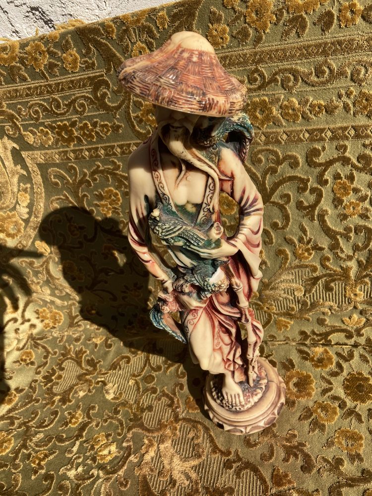 Duza figurka alabastrowa chinczyk kolor