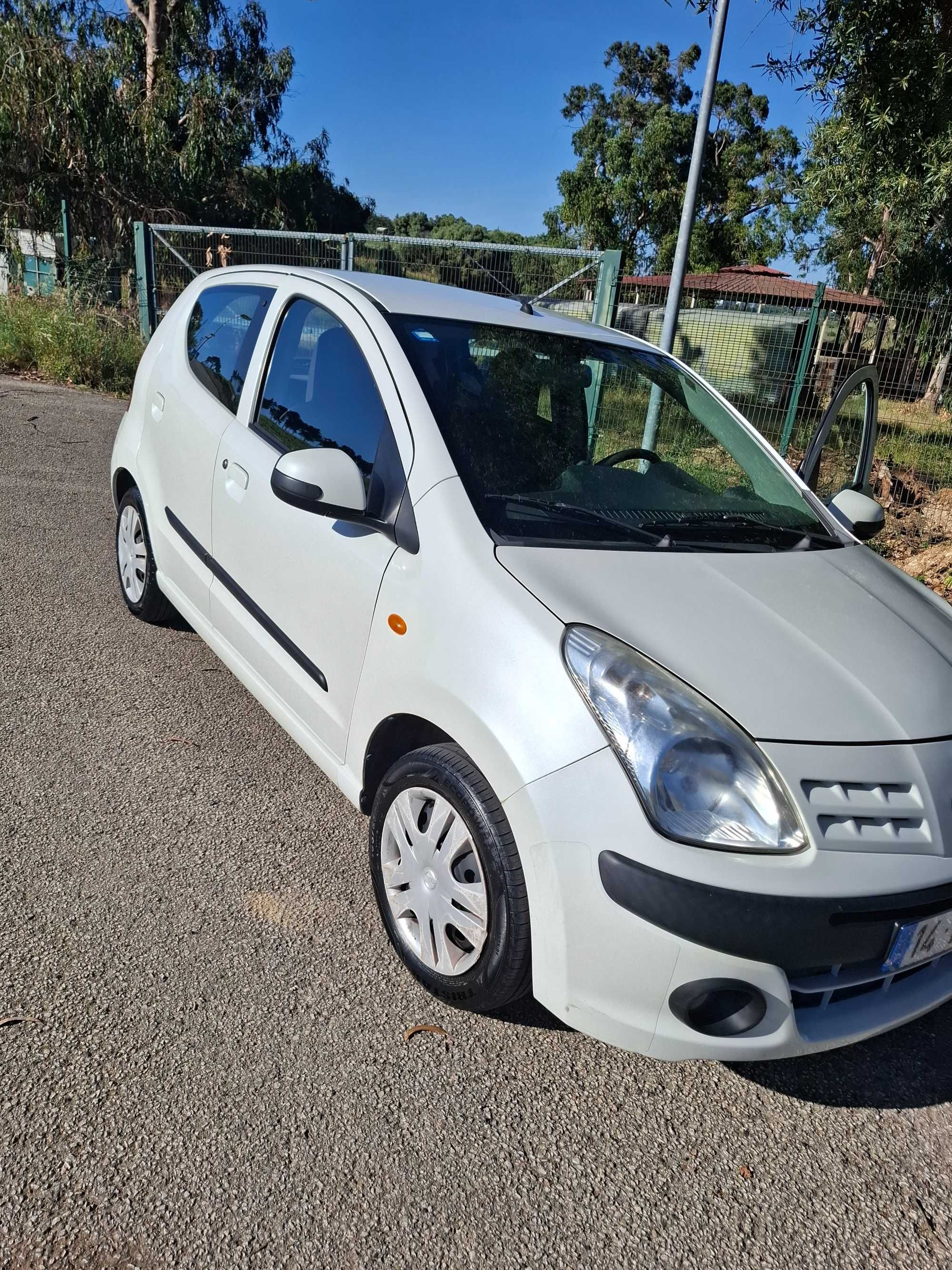 Vendo Nissan Pixo janeiro 2011 com 93000 km