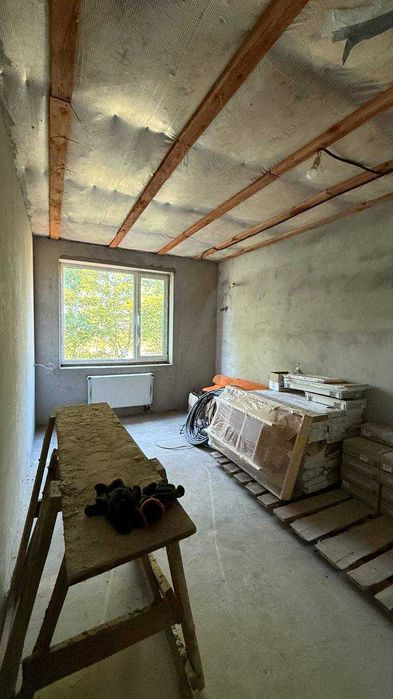 Таунхаус з ремонтом (під чистове оздоблення) в Ірпені.