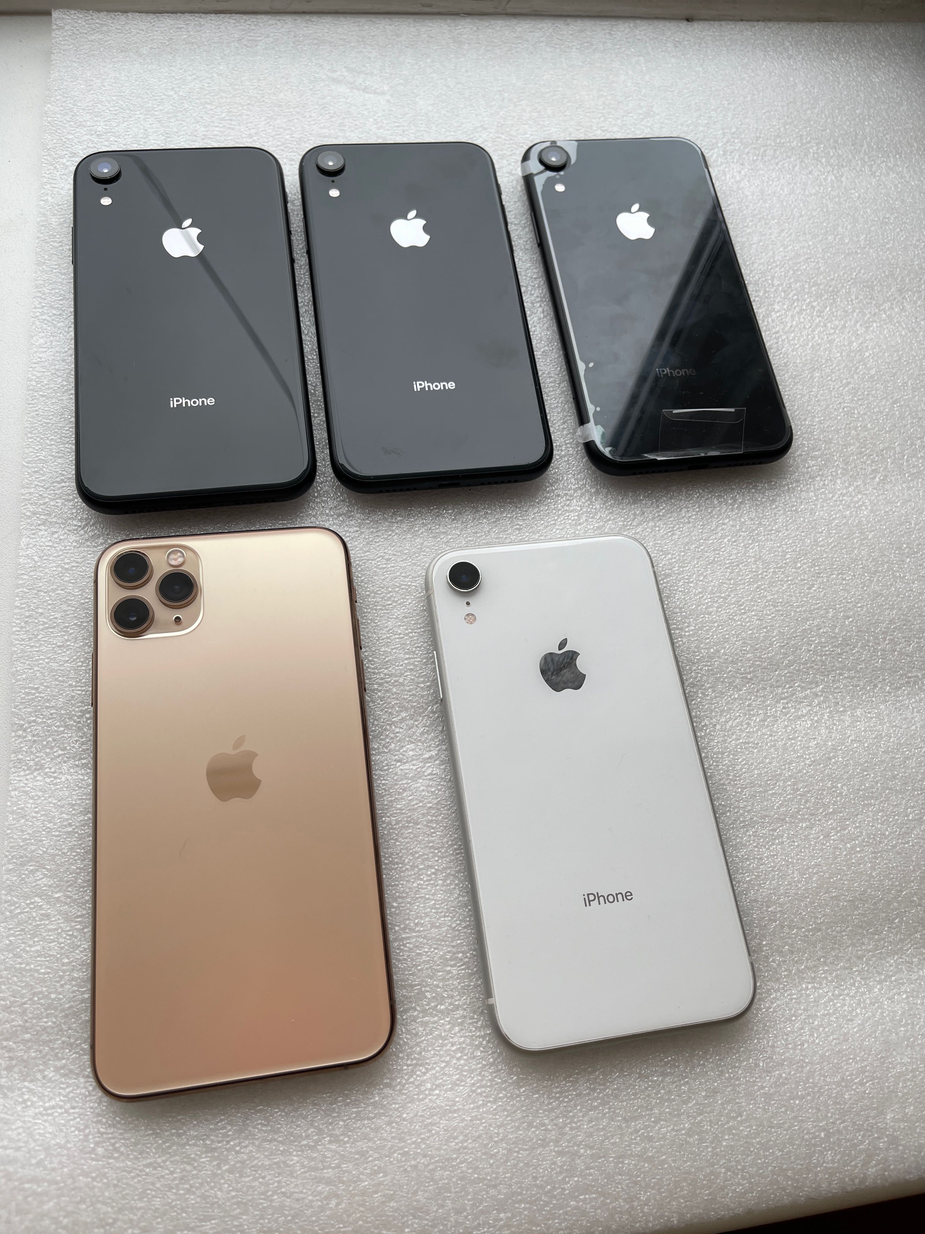 Продам iPhone XR 64GB Black att unlock rsim