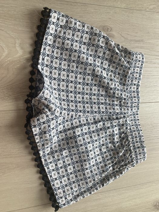 Krótkie spodenki rozmiar 104 little kids