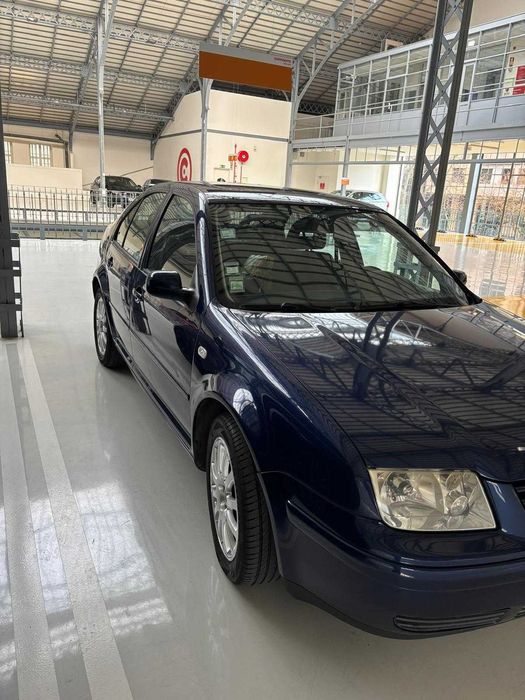 Volkswagen Bora - Excelente Estado de Conservação - Ano 2000