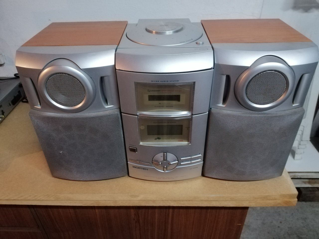 Rádio com CD e cassete..