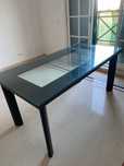 Mesa em cabedal e vidro de jantar