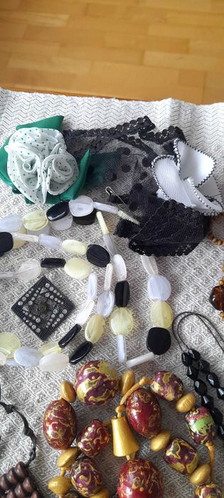 Duży zestaw biżuterii mix korale naszyjniki broszki 10 elementów