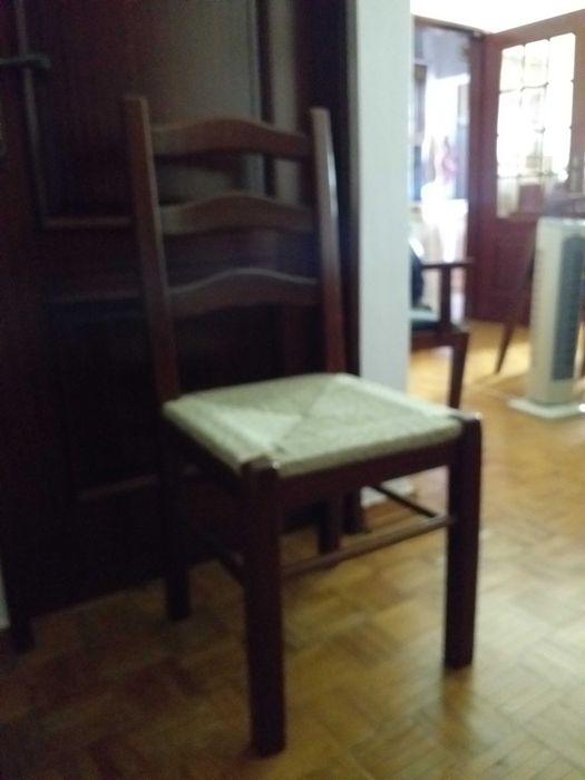 Cadeira de madeira maciça