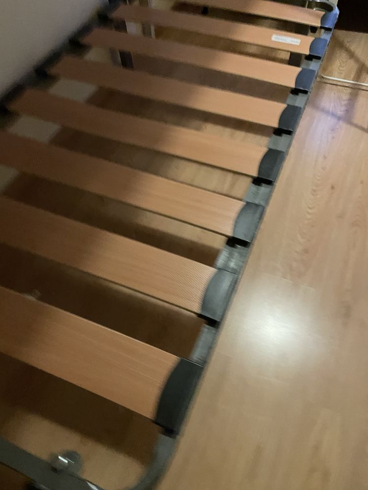 Estrado duplo recolhe debaixo da cama