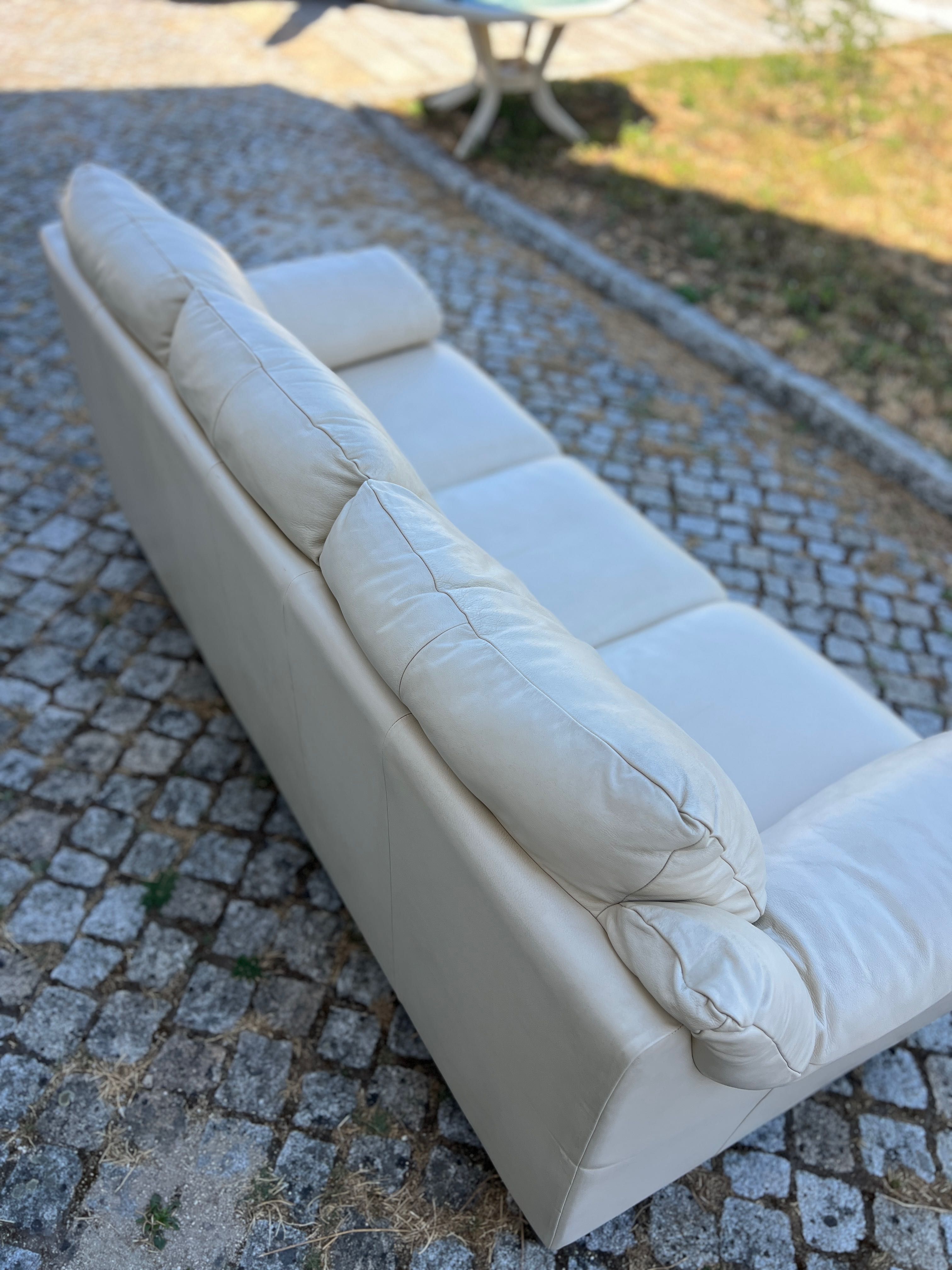 Sofá Italsofa de 3 lugares em pele creme – bom estado