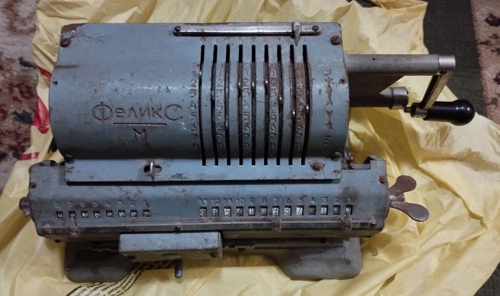 Продам счетмашинку Феликс