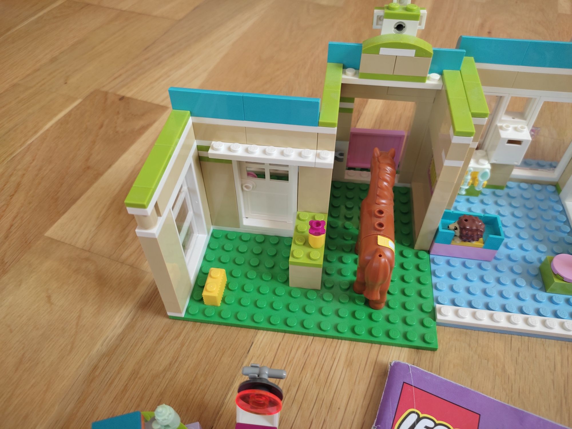 zestawy LEGO friends 3188 Weterynarz+ 41125 przyczepa lecznicza dla ko