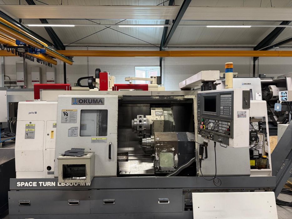 Токарно-фрезерний верстат (токарный станок) Okuma LB300MW