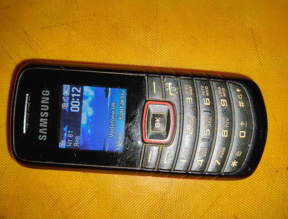 Кнопочный телефон Samsung GT-E1080i