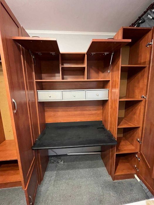 Практичний набір меблів: шафи + стіл + тумба доставка торг тернопіль