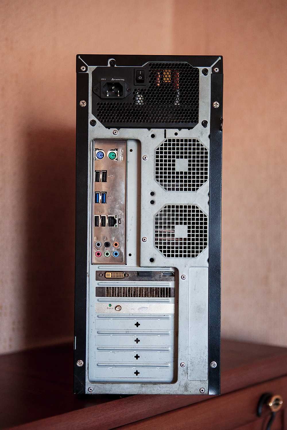 Комп'ютер Intel(R) Xeon(R) CPU E52440
