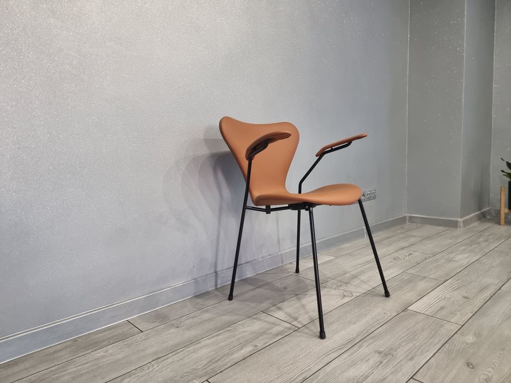 Krzesła Fritz Hansen Arne Jacobsen seria 3108