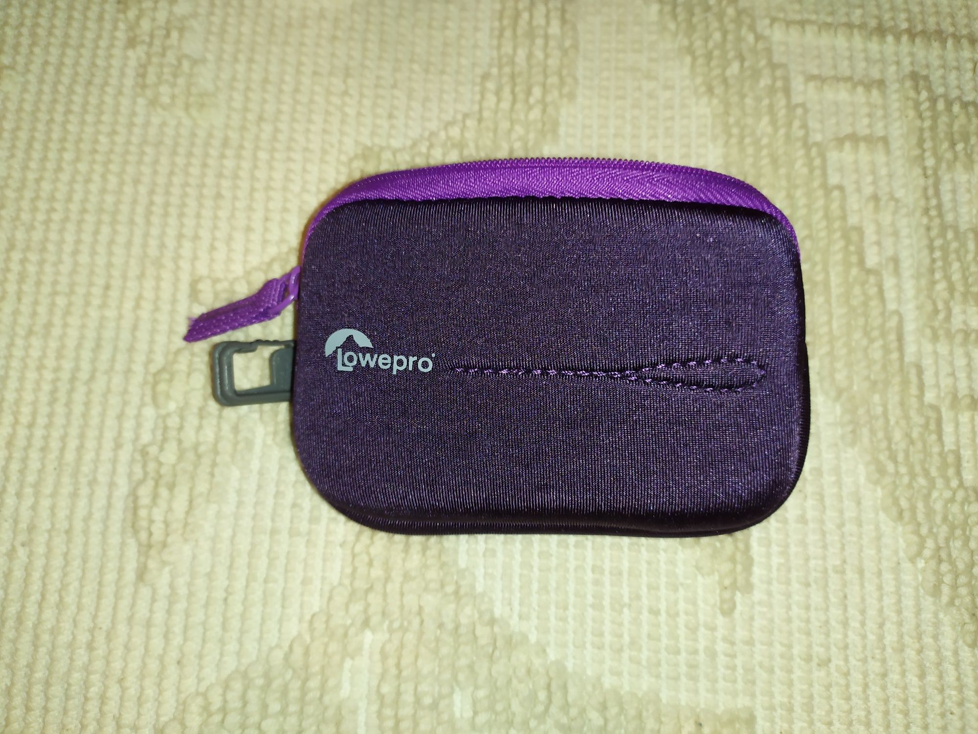 Bolsa Lowepro nova (para cartões de memória etc)