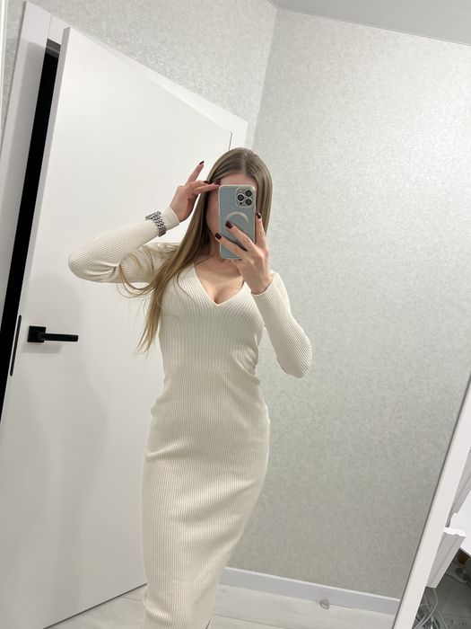 Сукня довга тепла h/m плаття молочного кольору