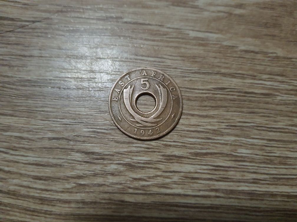 Продам монету Британская Восточная Африка 5 центов 1942 .