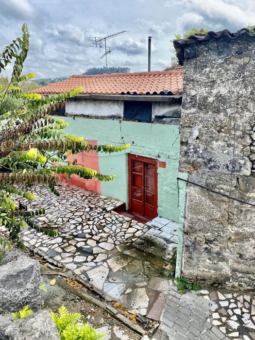 Vende-se moradia com terreno 785m2 Braga ( Delphi Ferreiros)