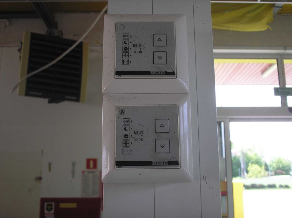 Drzwi zewnętrzne + wiatrołap + drzwi wewnętrzne