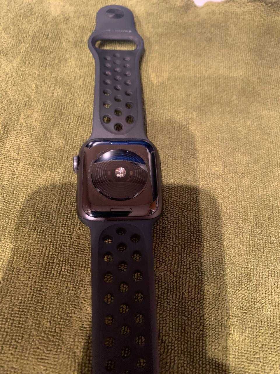 Смарт годинник / Apple Watch Nike SE GPS 40mm / чорний Nike Sport