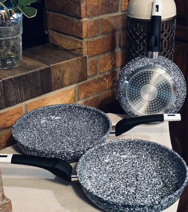 Wyprzedaż! Zestaw 3 patelni. Super jakość. 20 cm/24 cm/26 cm. Nowy